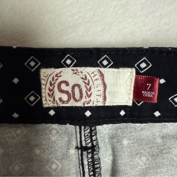 SO Size 7 Black and White Shorts with Diamond  Pattern no real front pockets - Picture 4 of 6